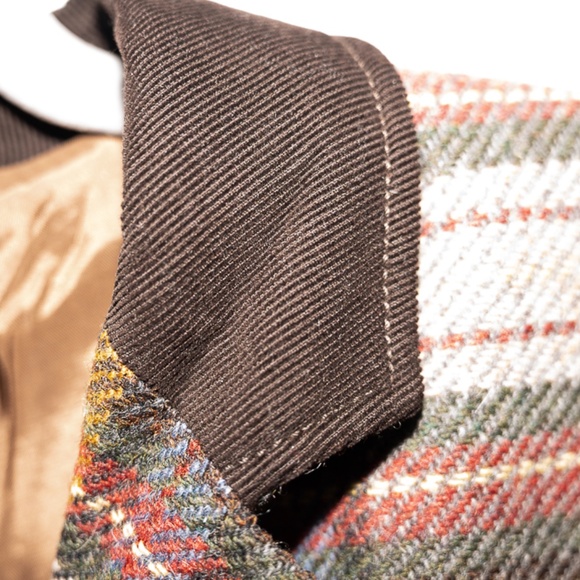 Vintage Wool Tartan Blazer with Velvet Collar – Classic British Style - Picture 8 of 10